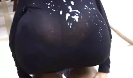 バイブに座りながら歌う女の子 女の子 の ため アダルト